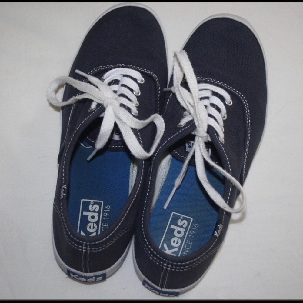 Size 7 Keds champion